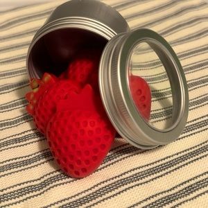 Strawberry Patch wax melts 4 medium wax melts per container